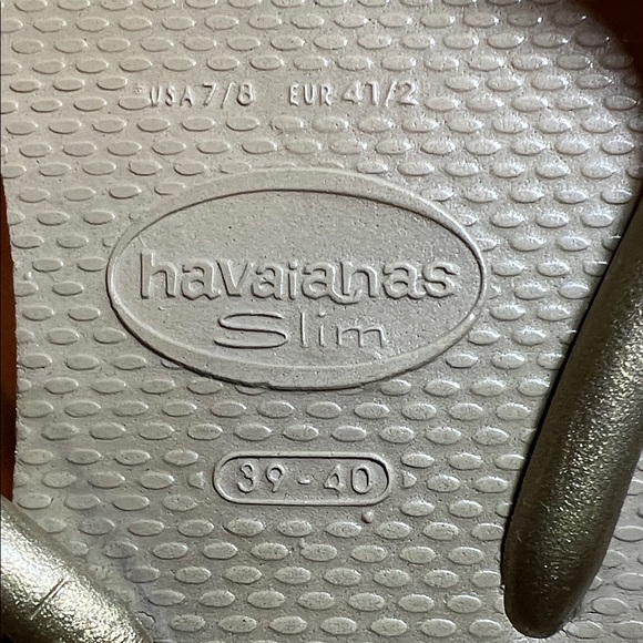 Havaianas Tropical and Neutral Flip Flops Collection - Picture 2 of 8